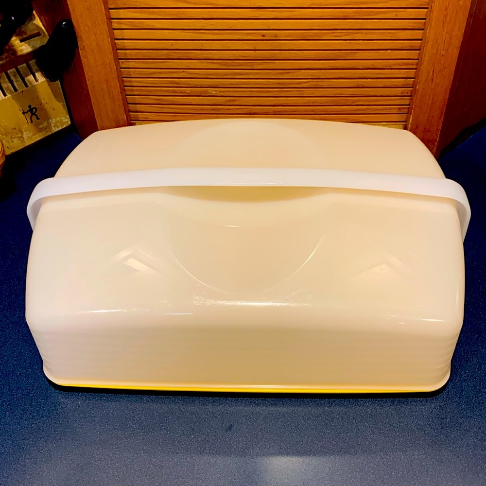 Tupperware Cupcake/Sheet cake server-like new